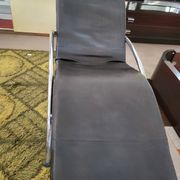 LC4 chaise longue design inspiration – Black and red leather