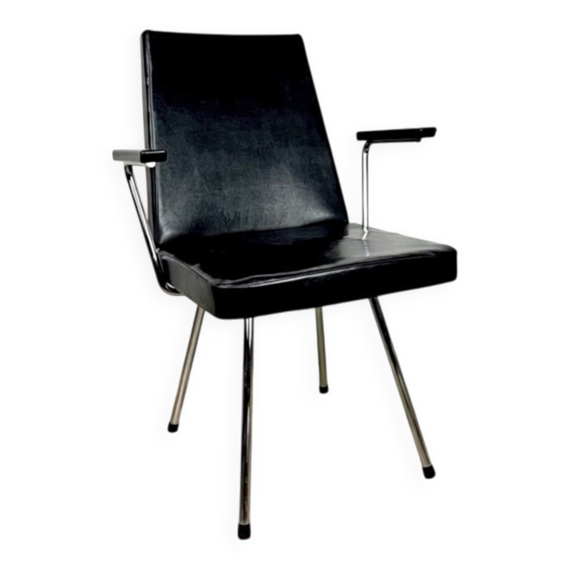Fauteuil vinyle noir design années 50 dans le goût de Wim Rietveld