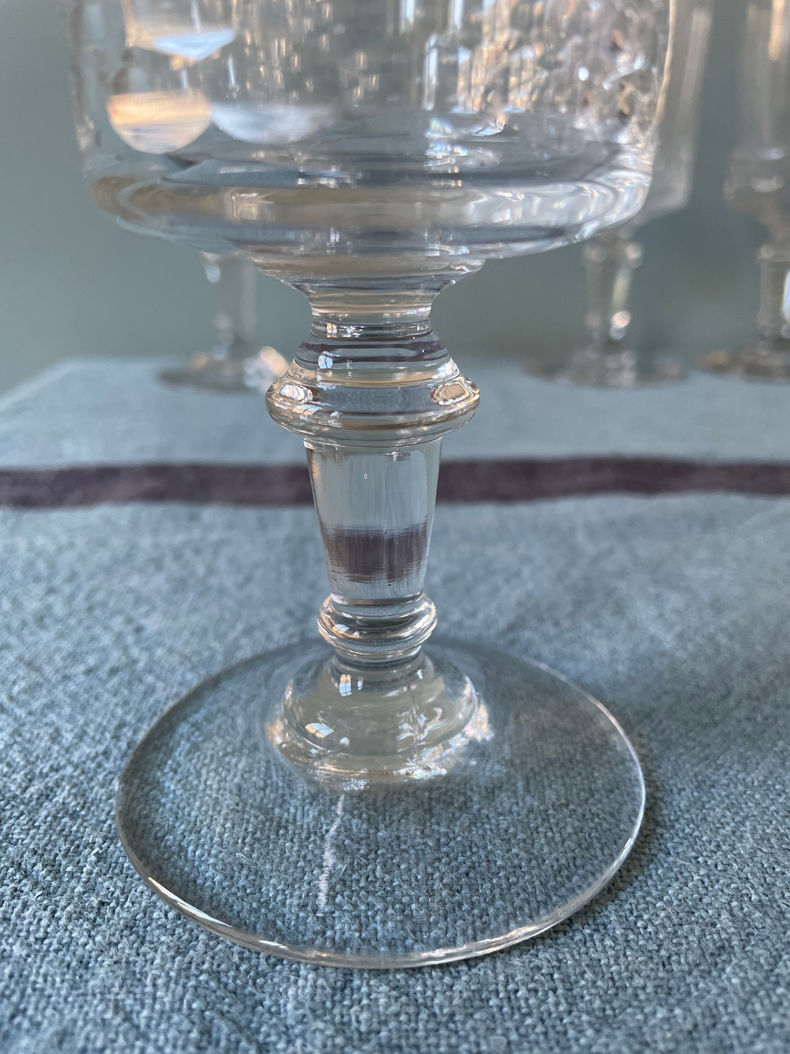 Lot de 4 verres à pieds anciens