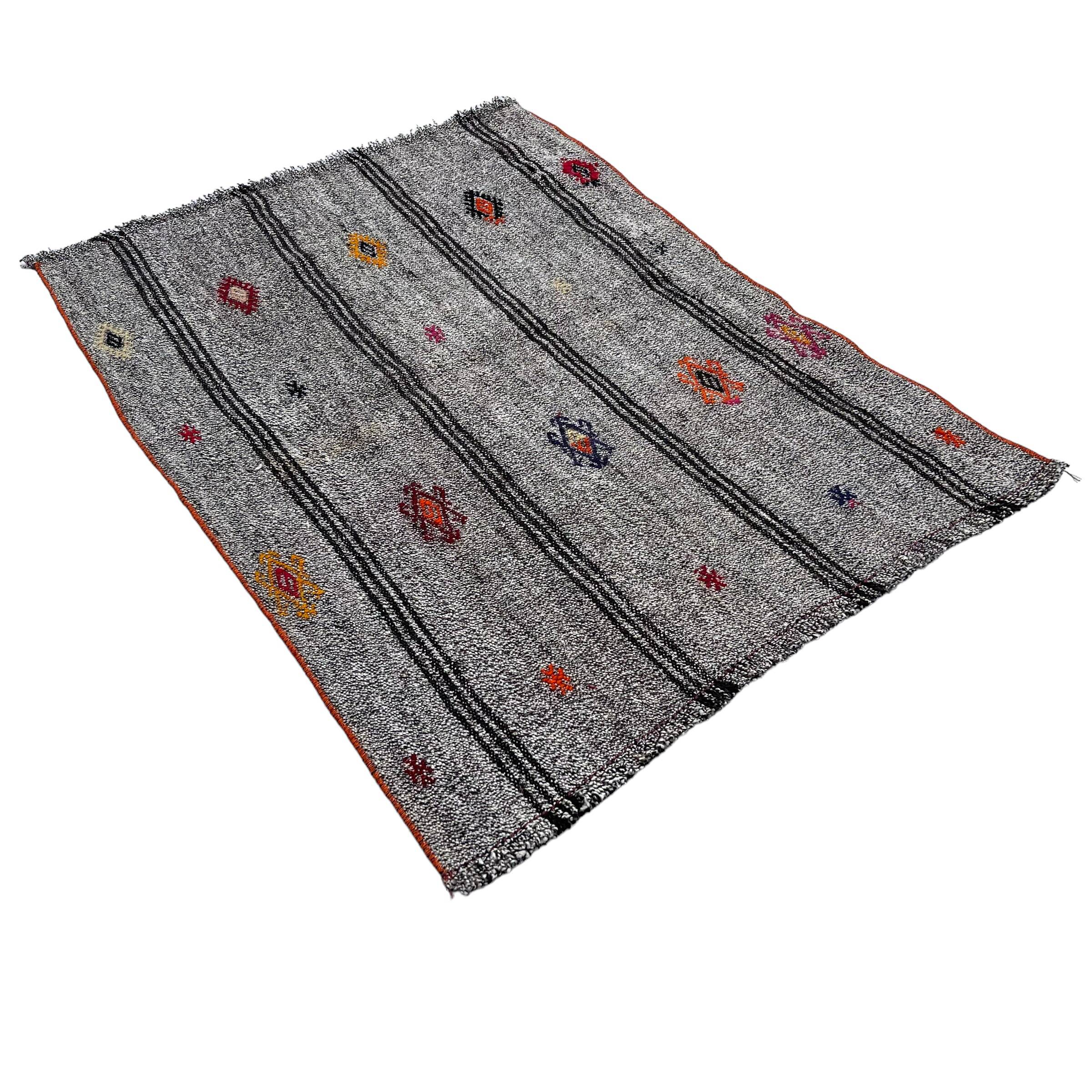 Vintage turkish kilim rug , 121x 86 cm