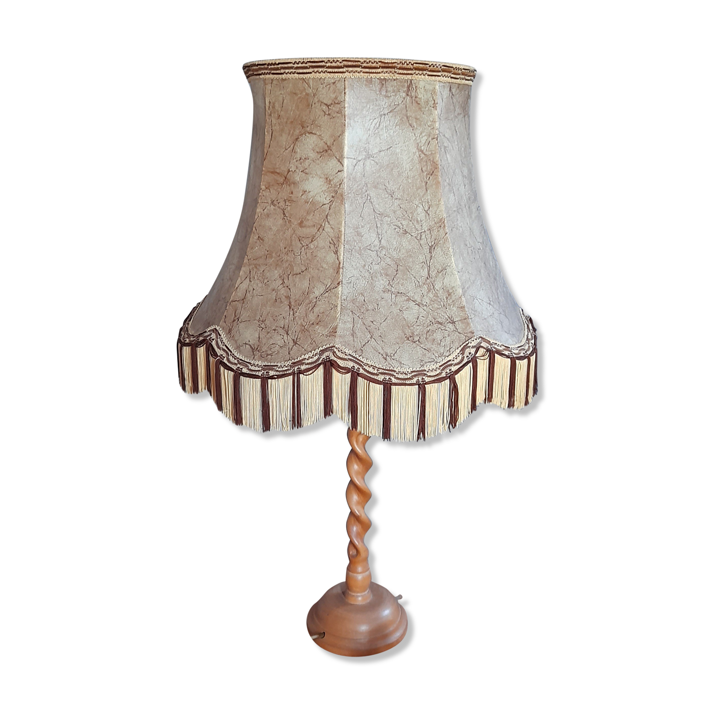 Lampe à poser pied bois clair tressé abat jour pagode façon vessie de