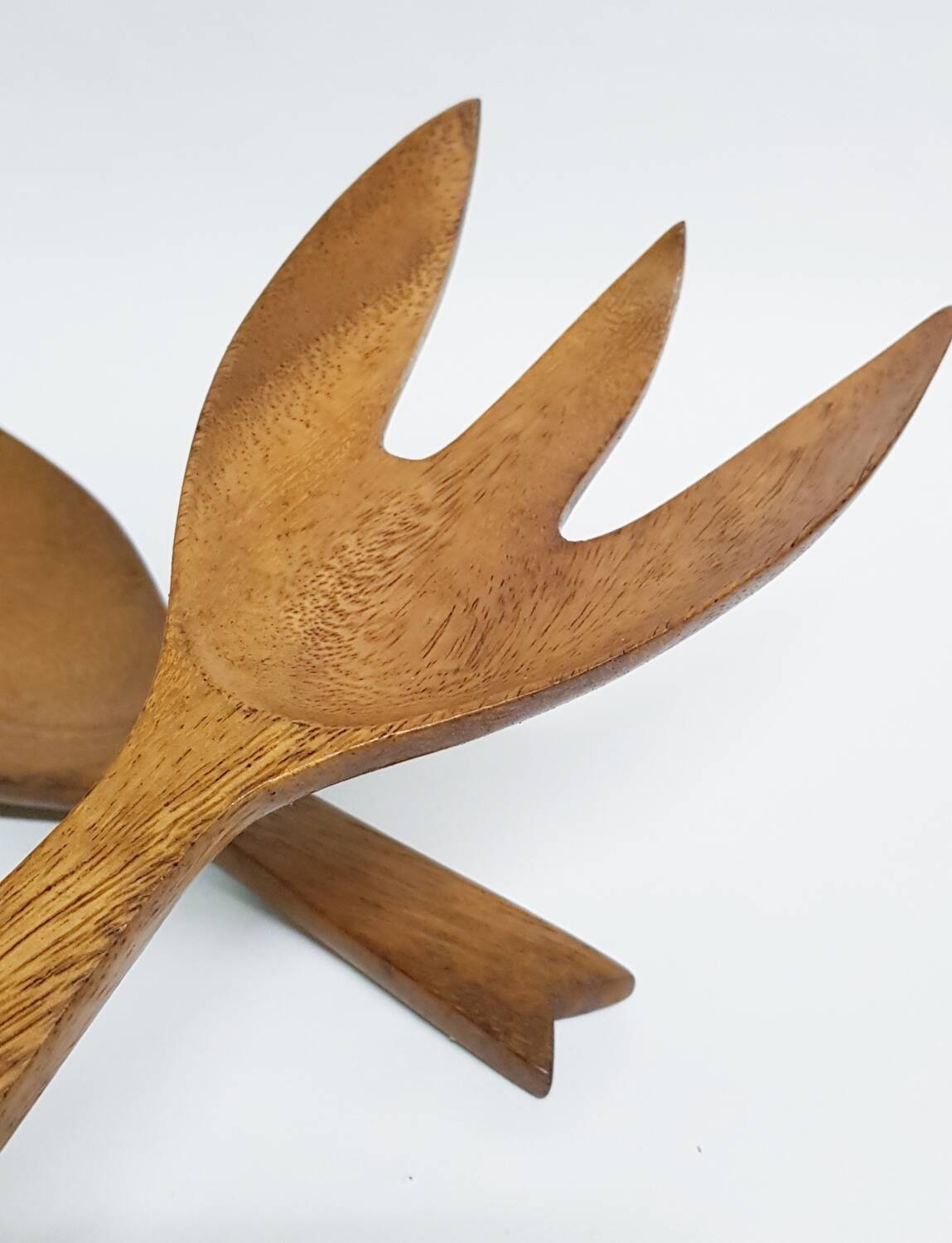 Couverts à sculpté salades à la main du milieu du siècle