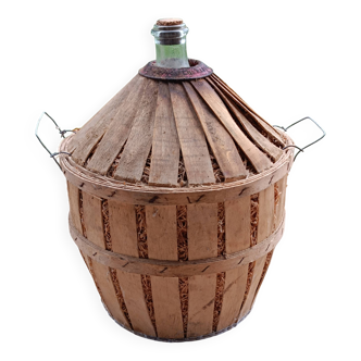 Demijohn in its packaging