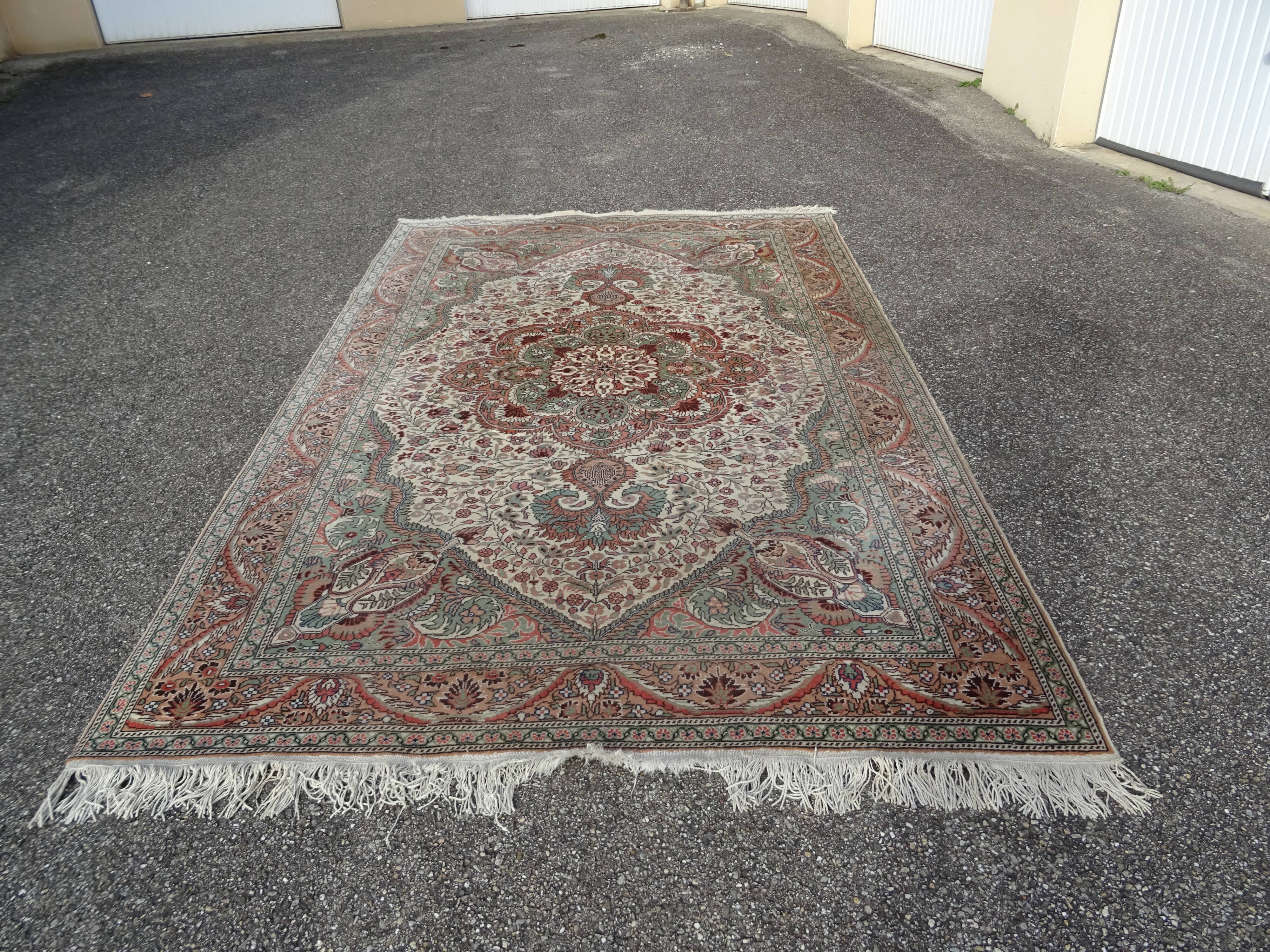 Vintage Handmade Oriental Rug 303 X 198