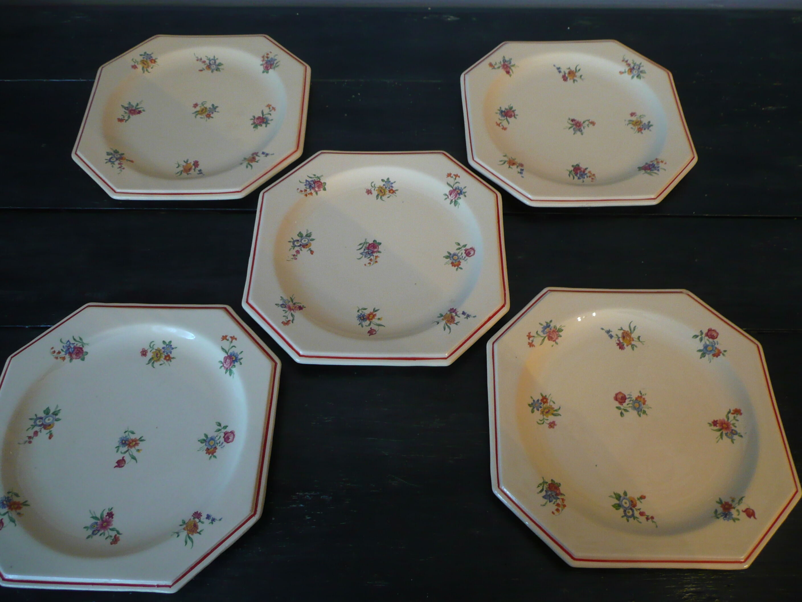 Suite de 5 assiettes à dessert vintage