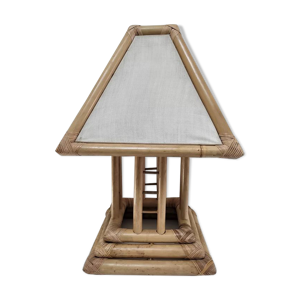 Lampe de forme pagode en bambou