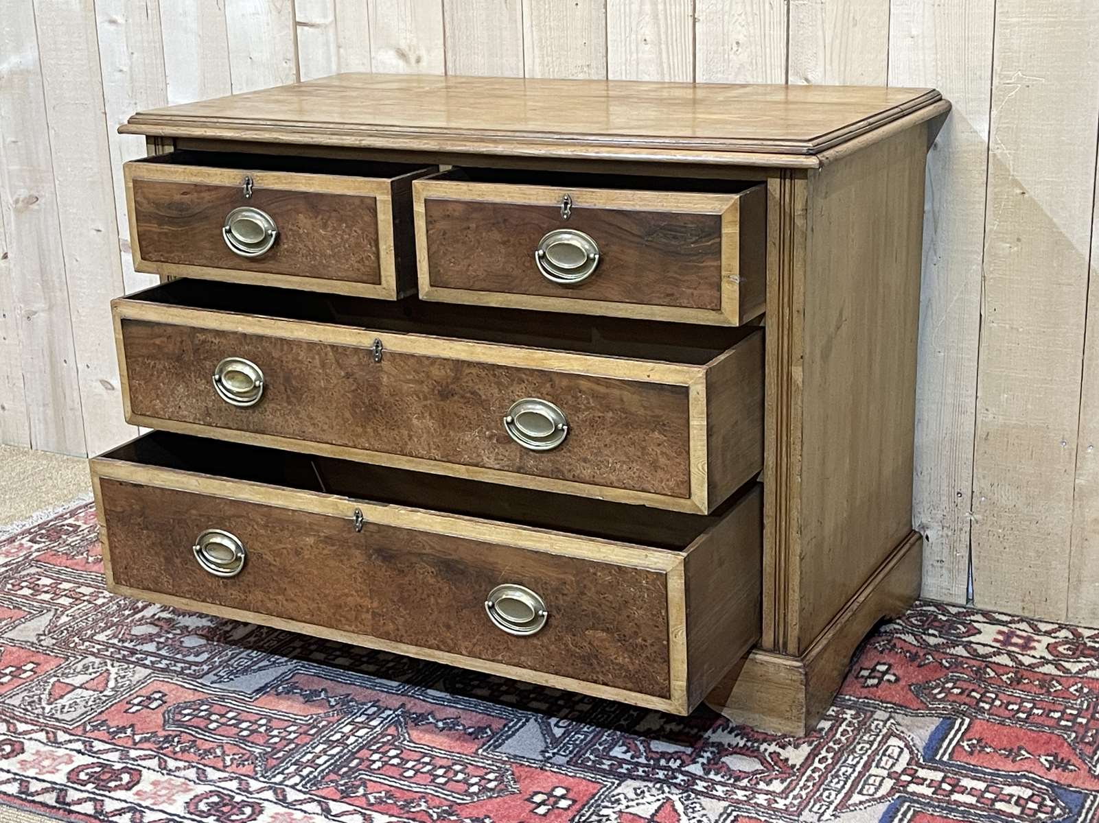 English chest of drawers in frene and nineteenth yew magnifying glass