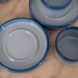 Tasses à café et soucoupes en grès