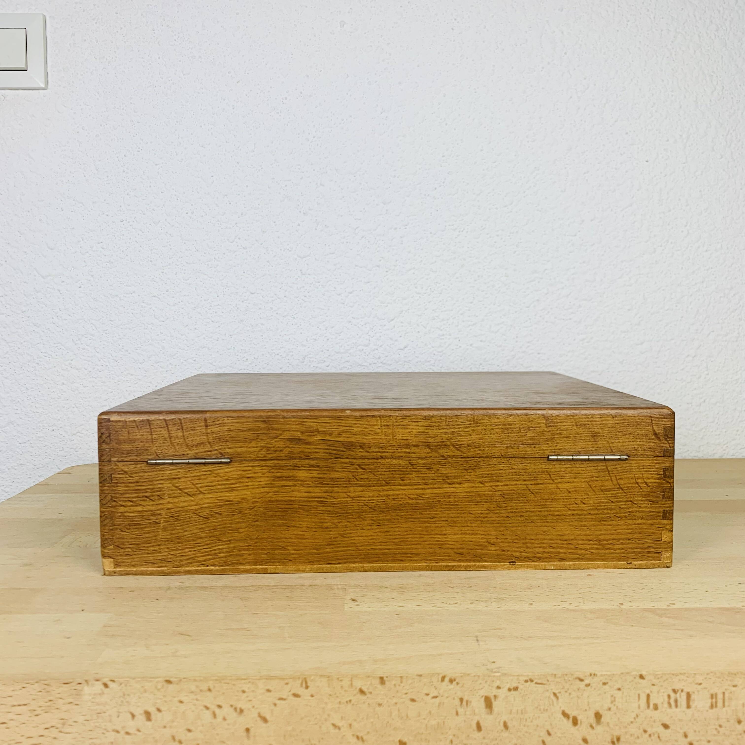 Deetjen silver metal cutlery set 39 pieces and 24 stainless steel knives