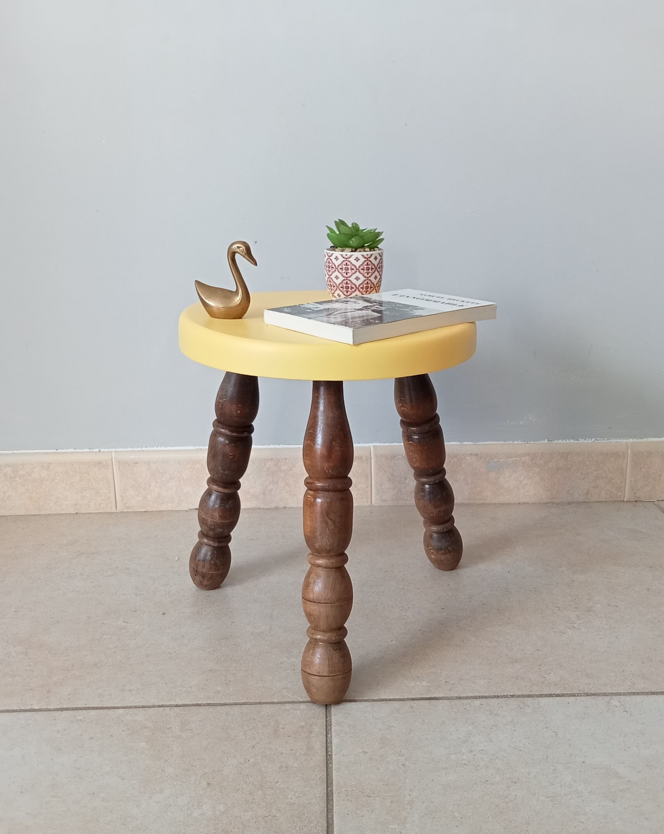 Vintage tripod stool 50s/60s