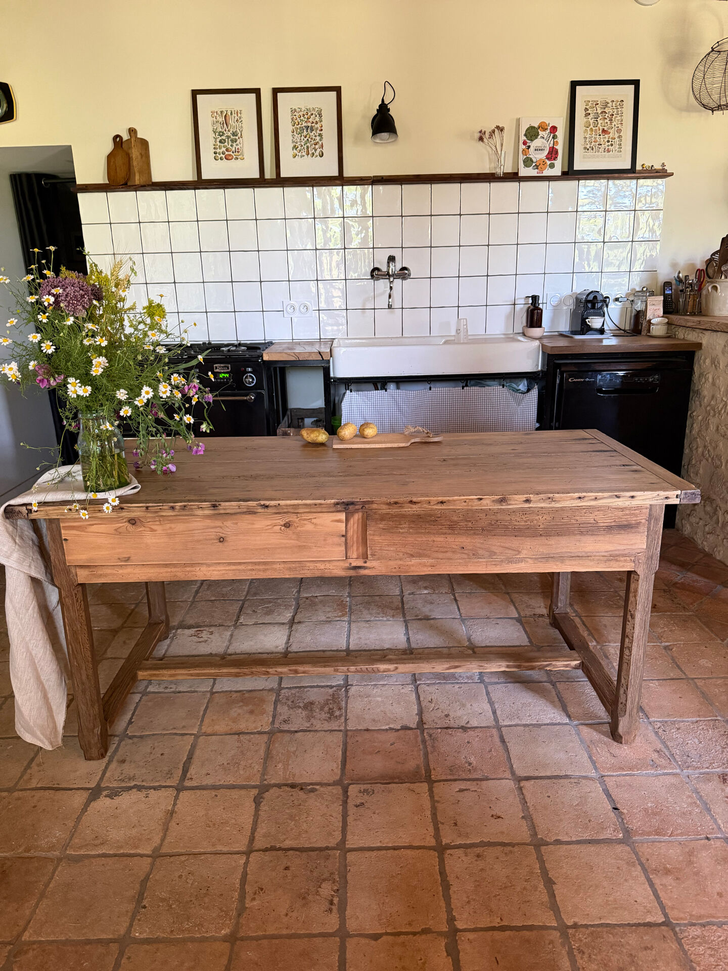 Central island or farmhouse table