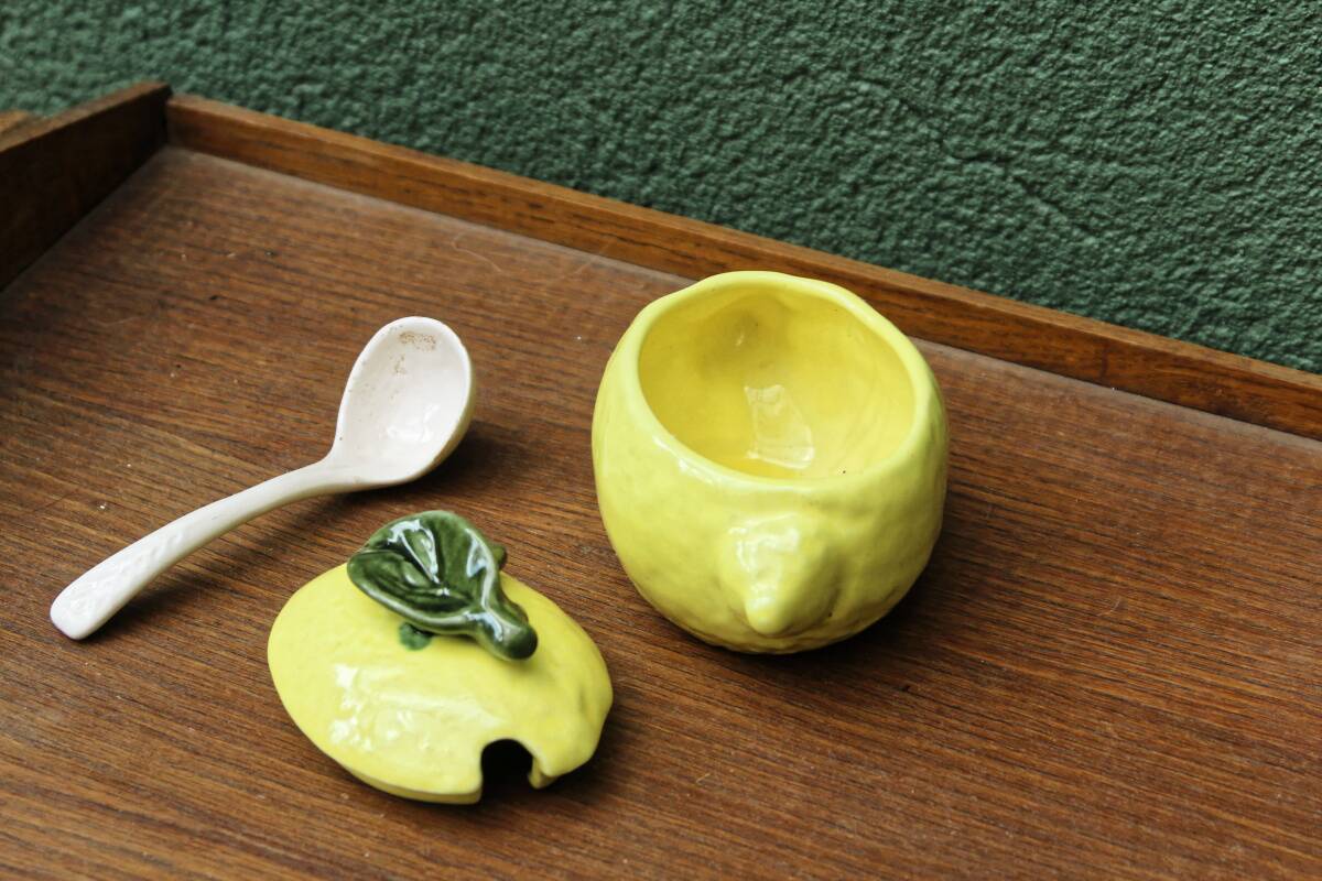 Slush mustard pot, lemon shape