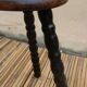 Tabouret tripode en bois tourné