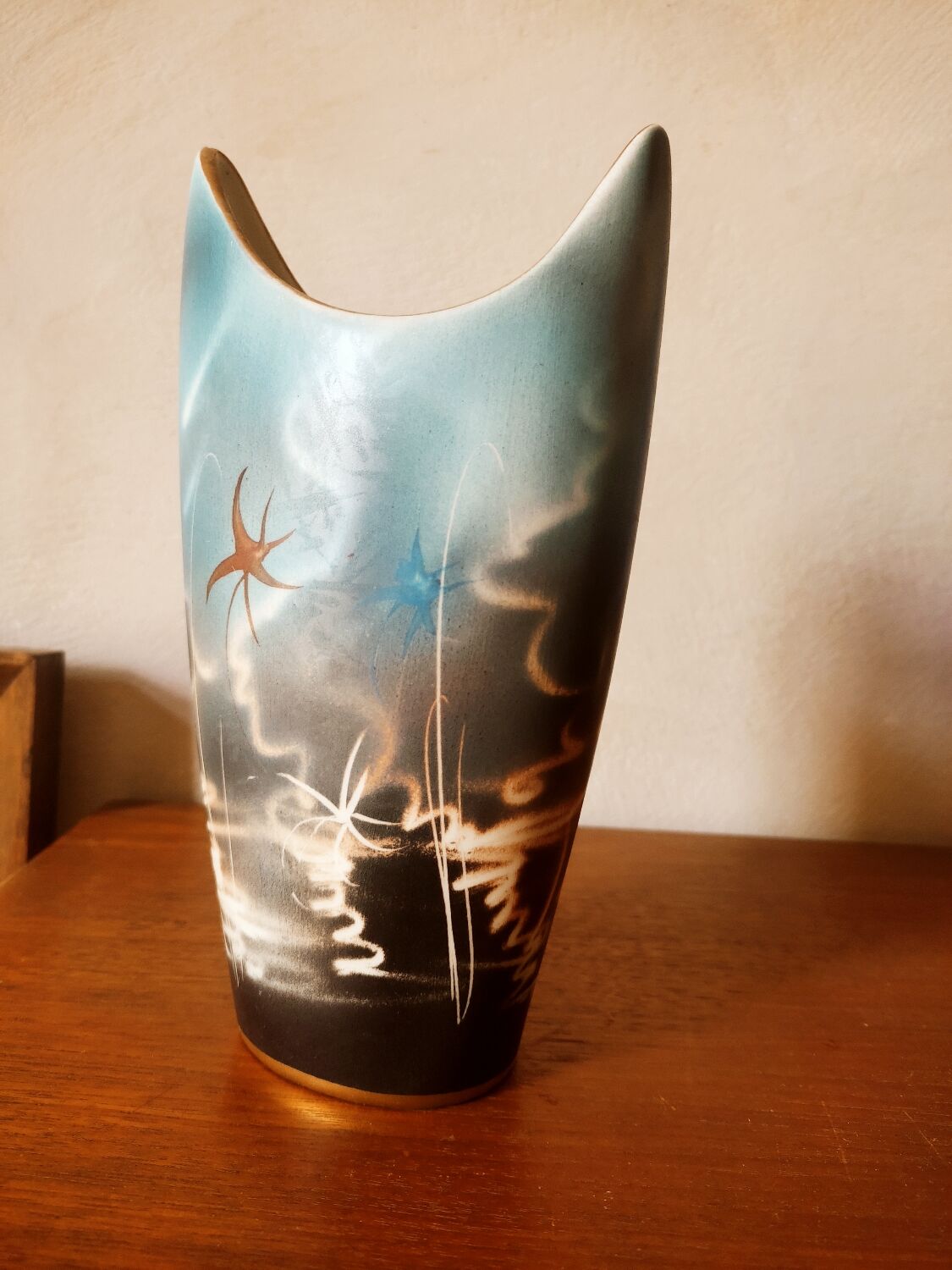 Free-form marine decoration vase