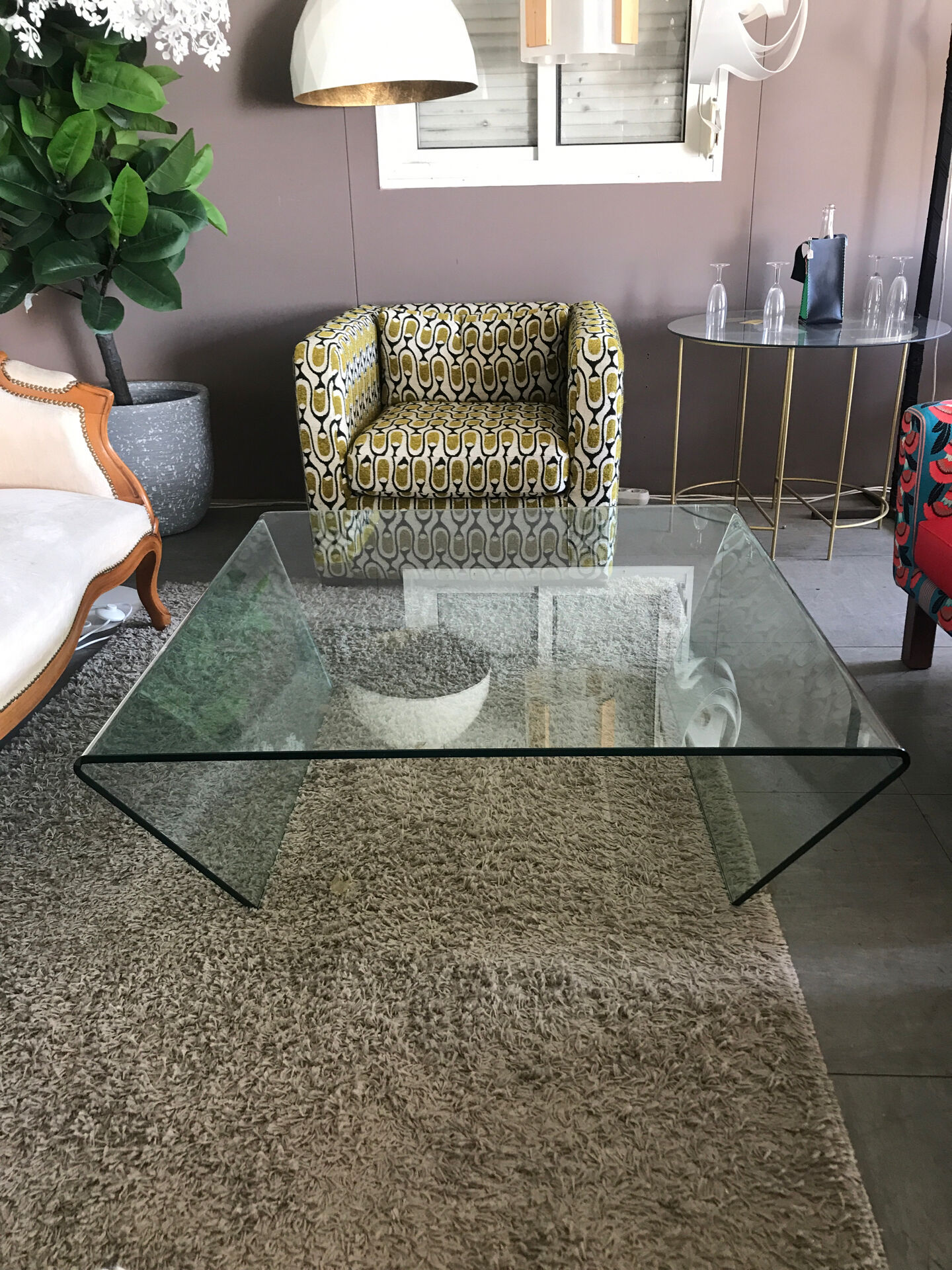 Sleek glass coffee table design