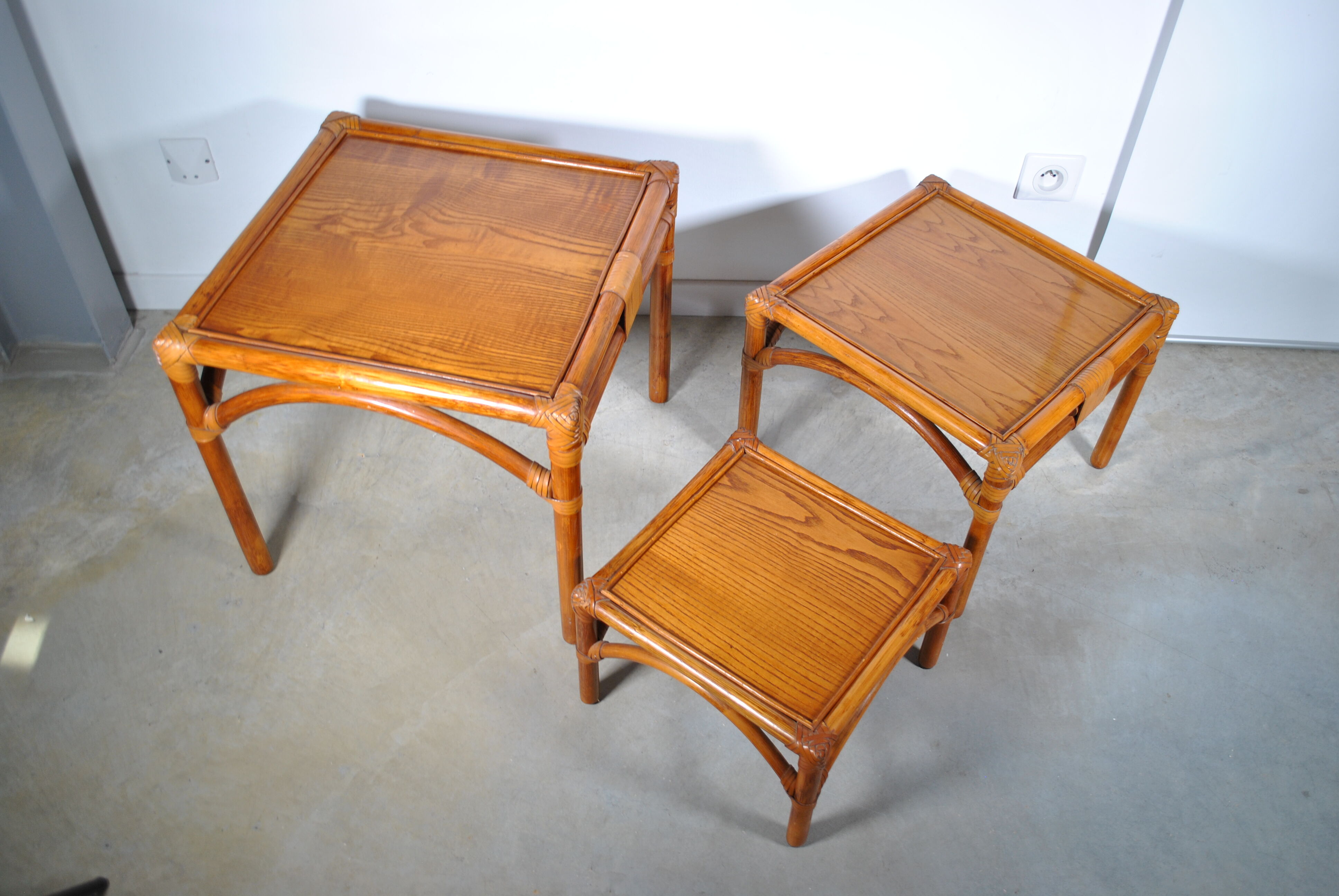 Rattan trundle table 1980