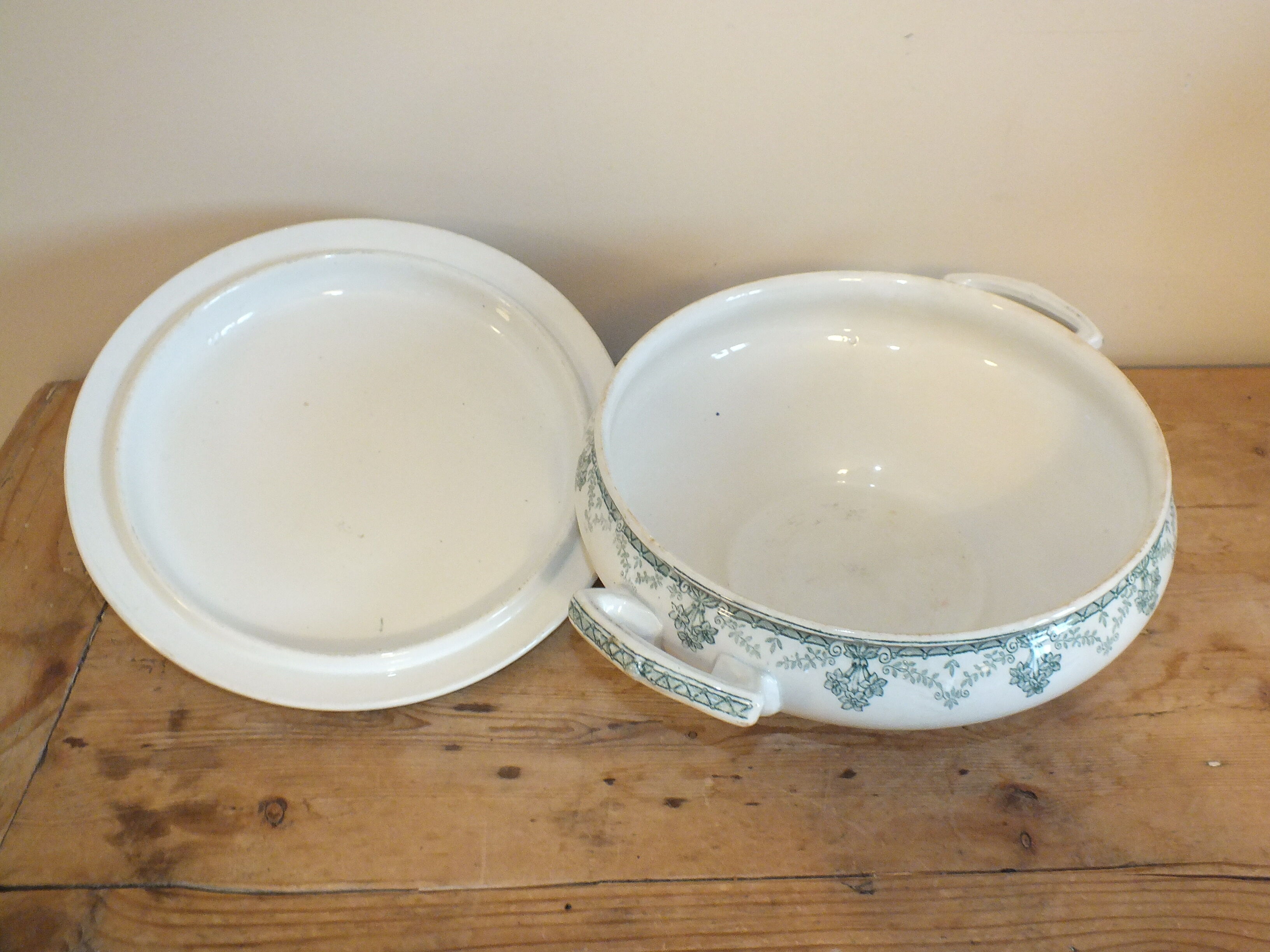 Large tureen Saint Amand model Cahors