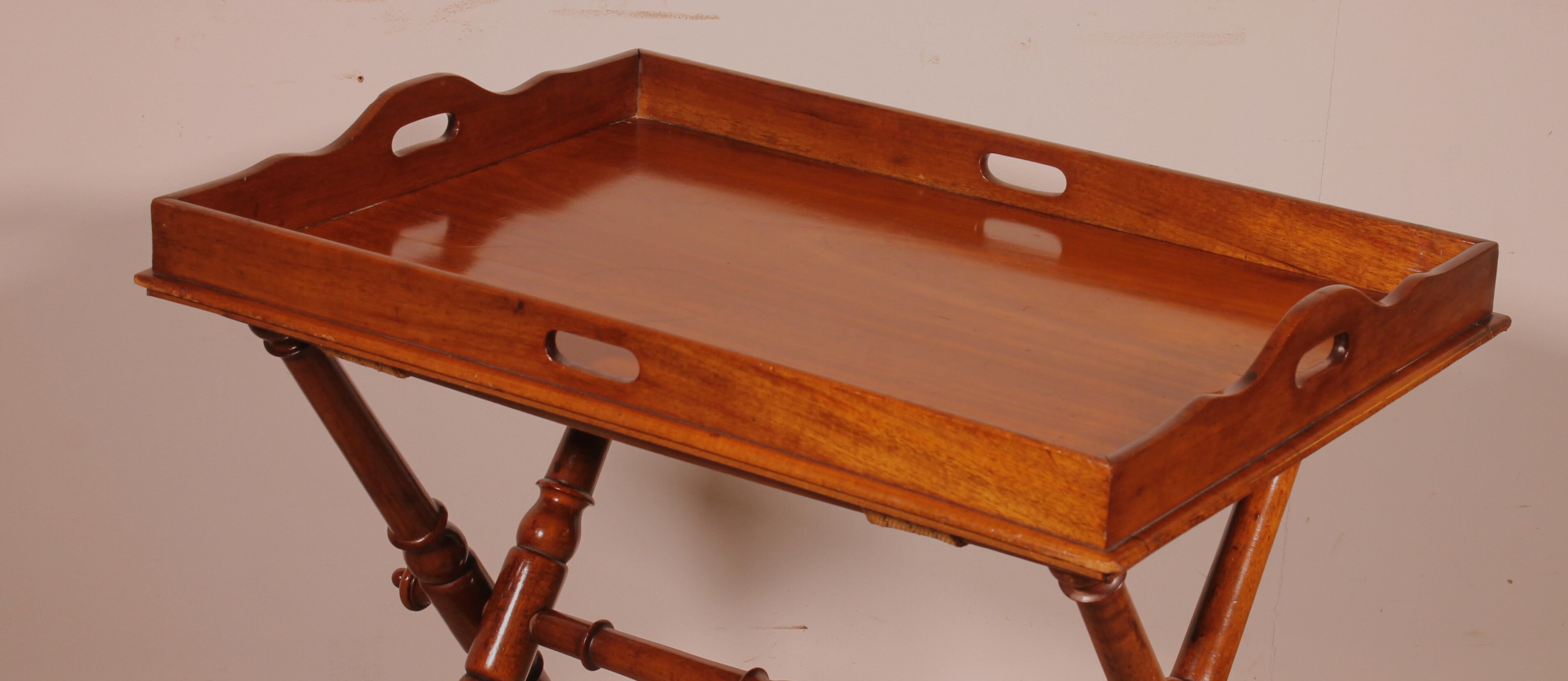 Servant Butler Tray in solid mahogany from the early 19th century.