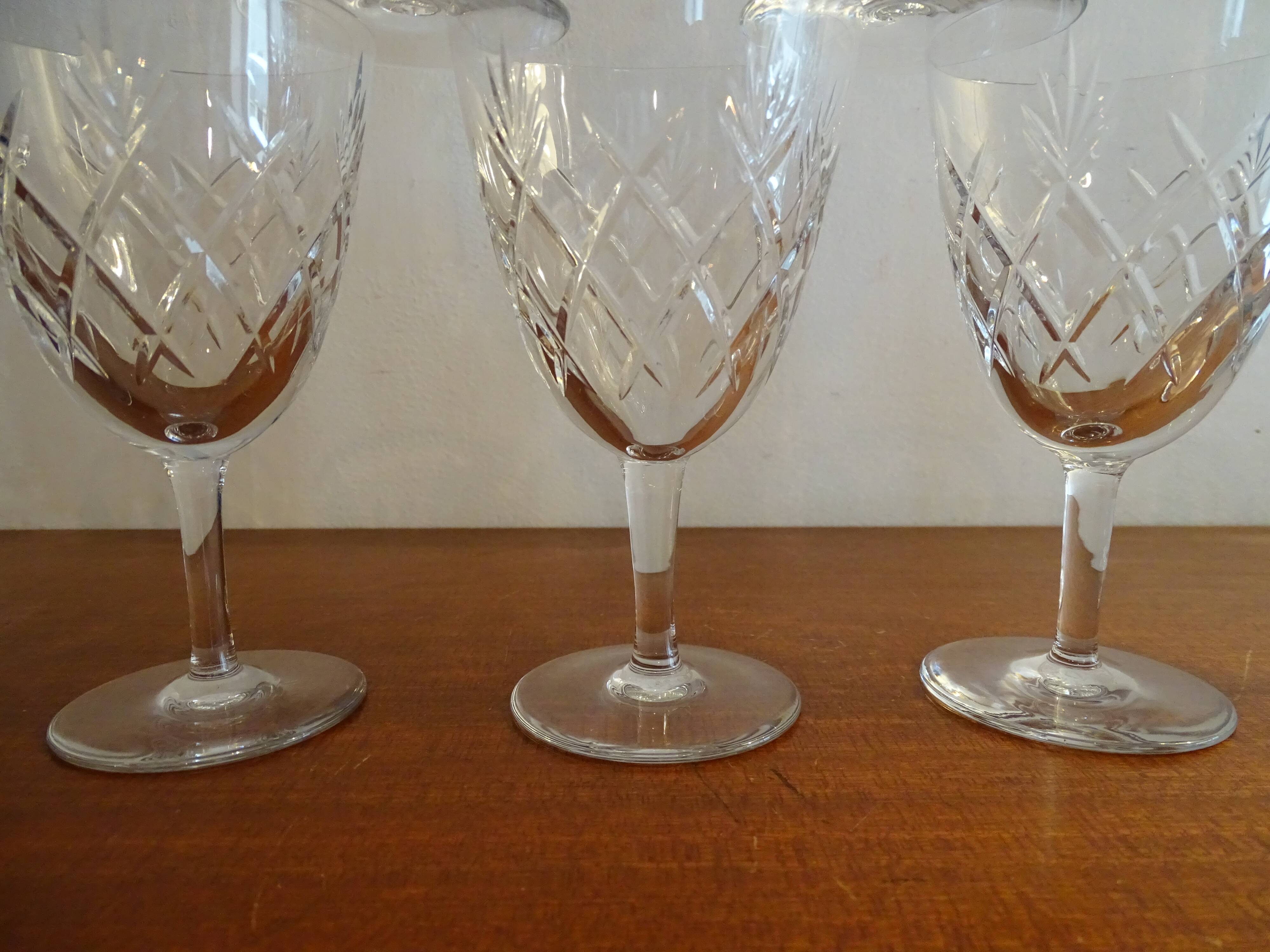 8 glasses of Bayel crystal wine signed, cut crystal.