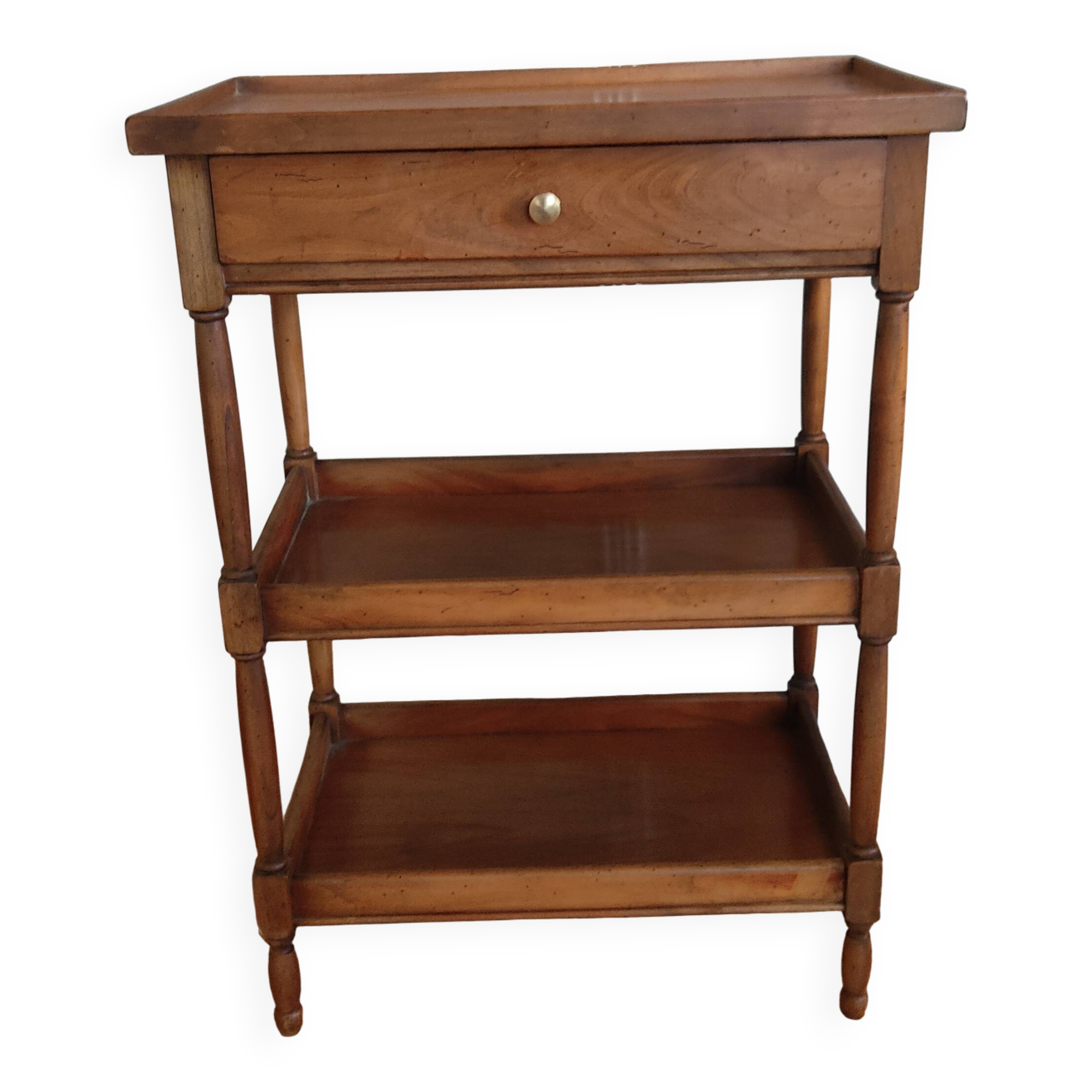Serving table