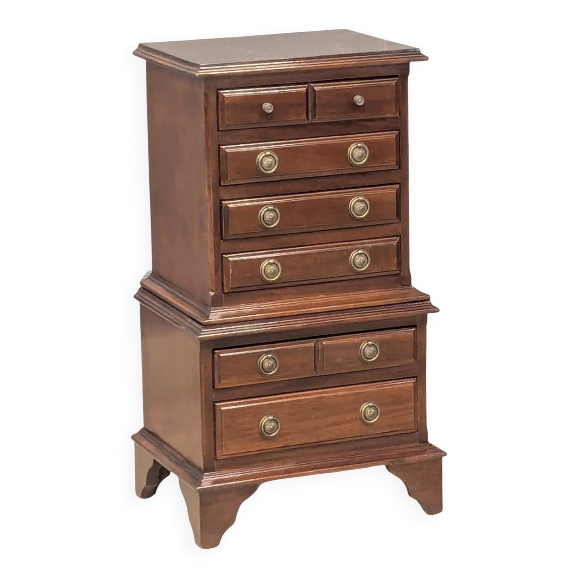 A small Georgian style mahogany chest of drawers