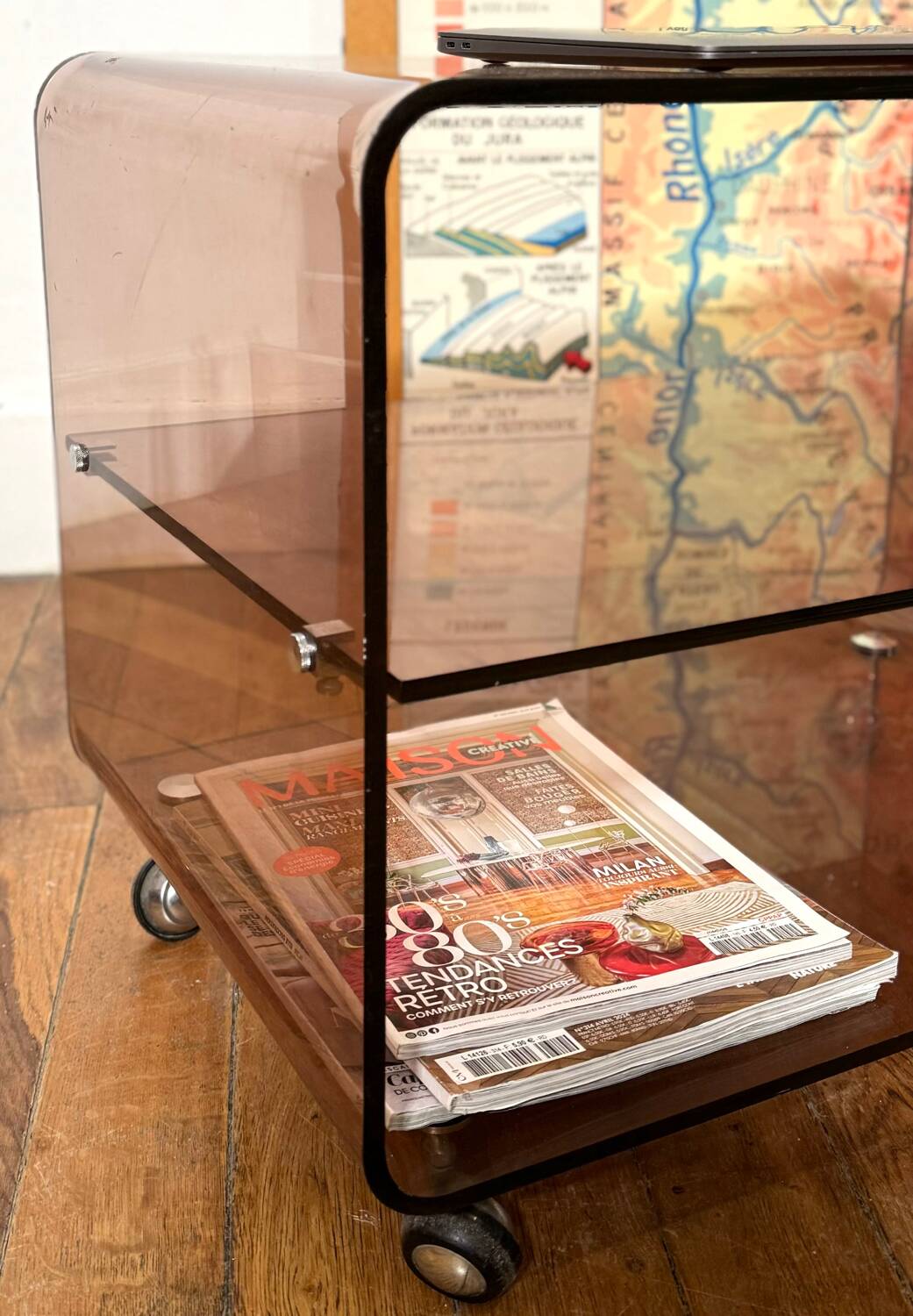 Smoked Plexiglas coffee table on wheels -