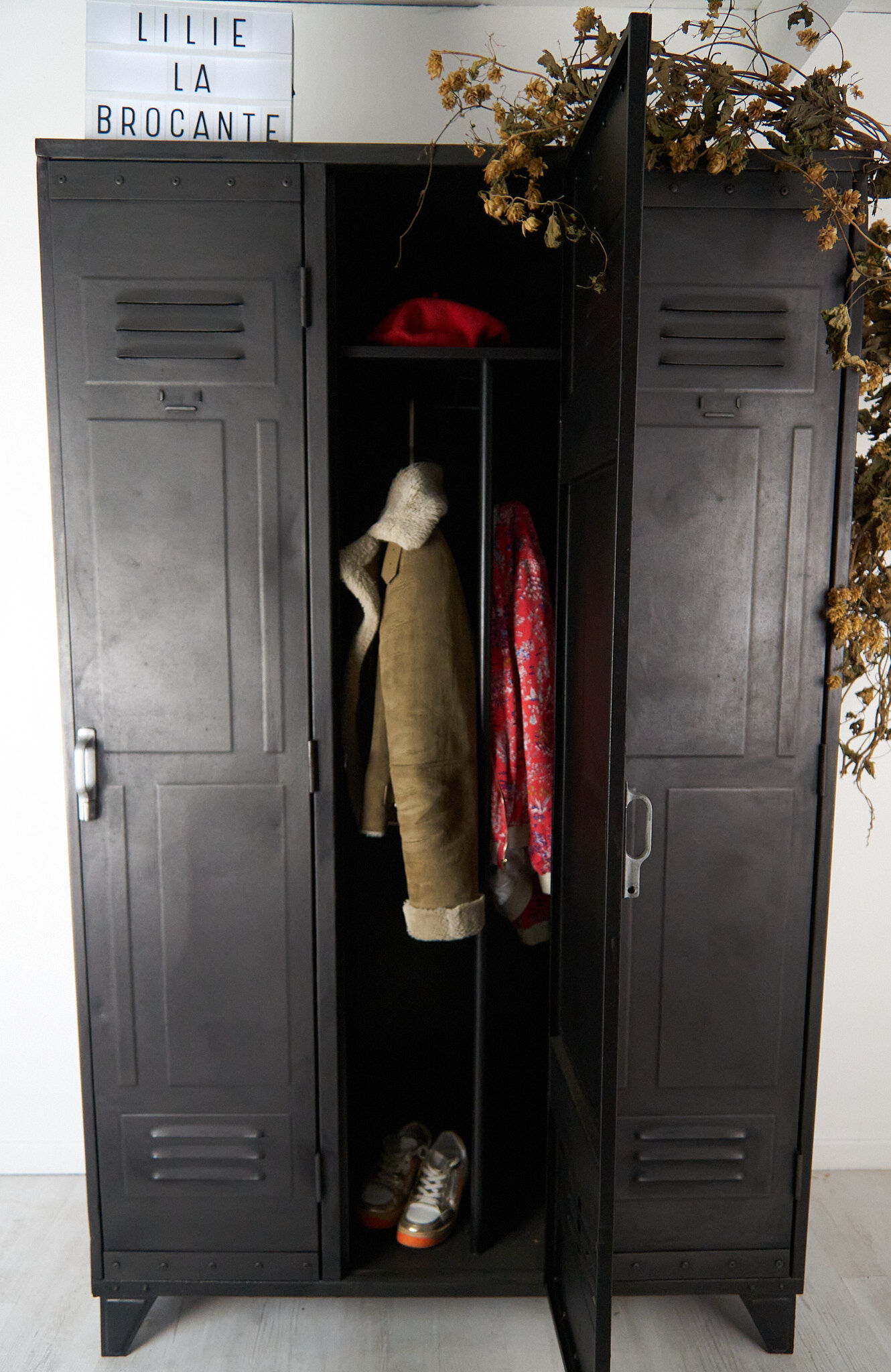 Very nice vintage metal lockers / industrial lockers