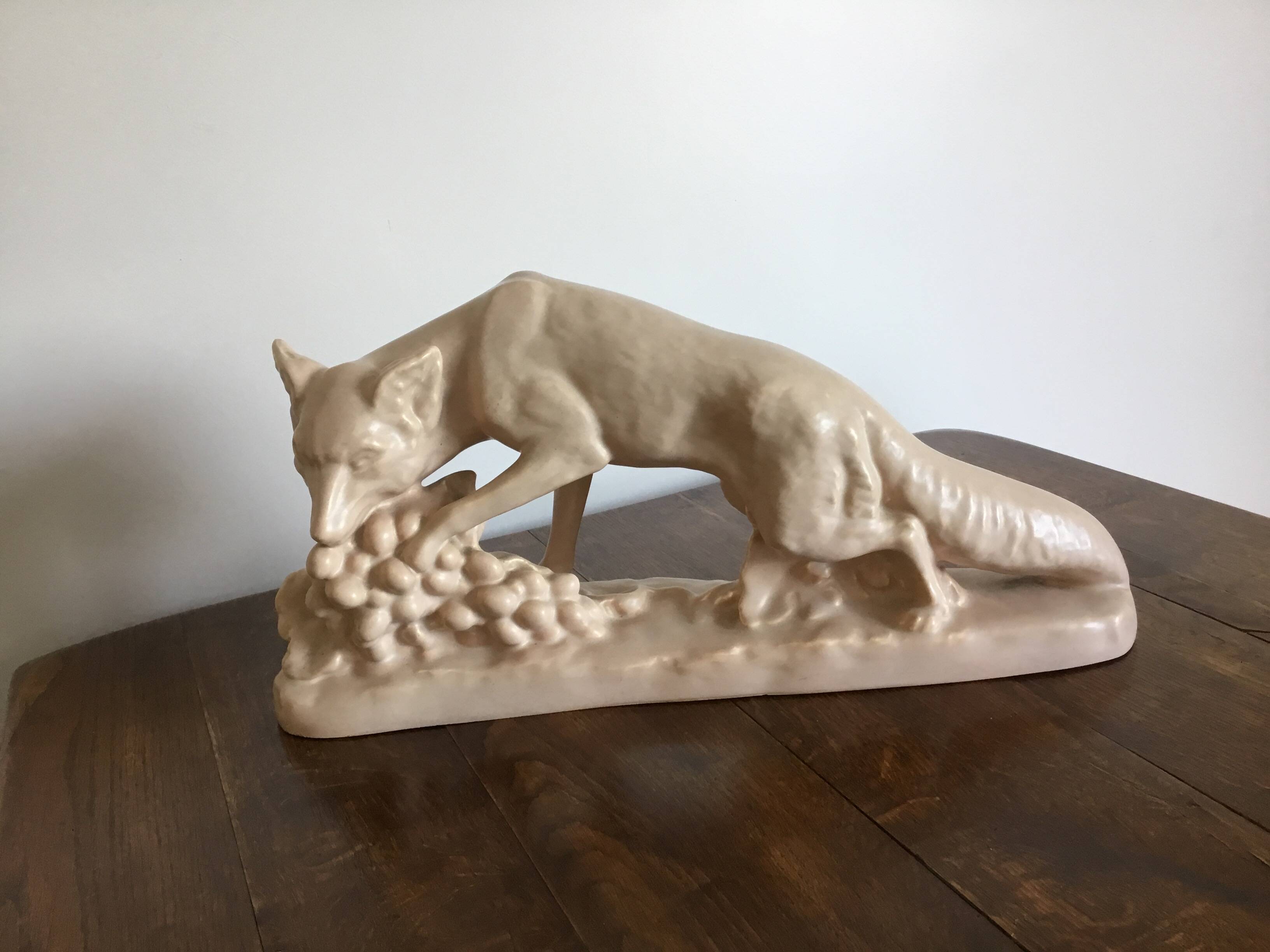 Statue "Le Renard à la grappe de raisin"