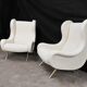 Paire de fauteuils bouclette blancs