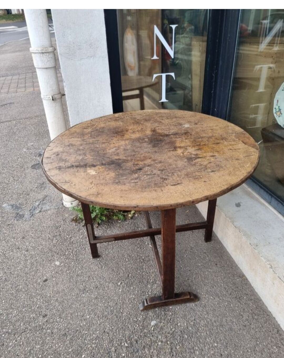 Old winegrower's table