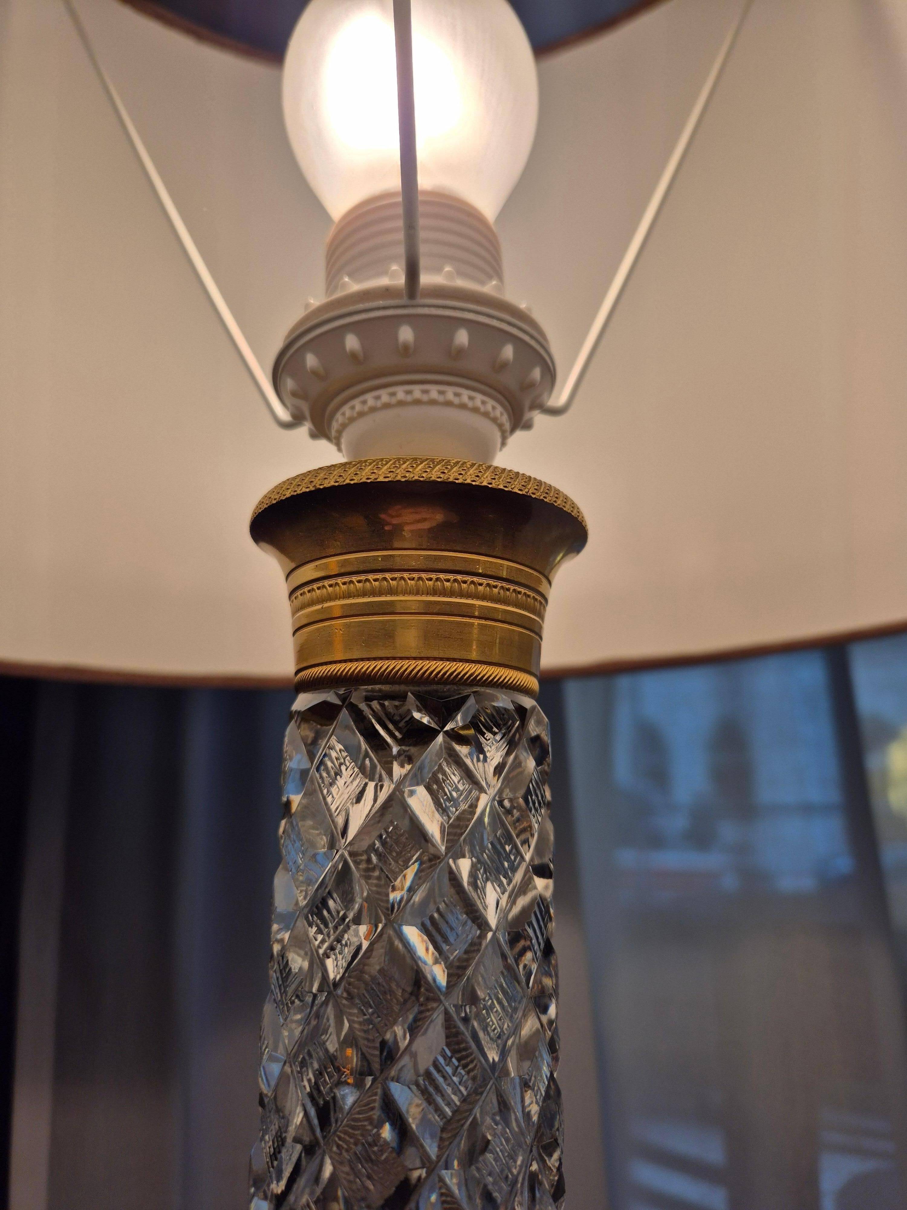 Pair of coloured table lamps, made of cut crystal and gilded bronze, in the Baccarat style.