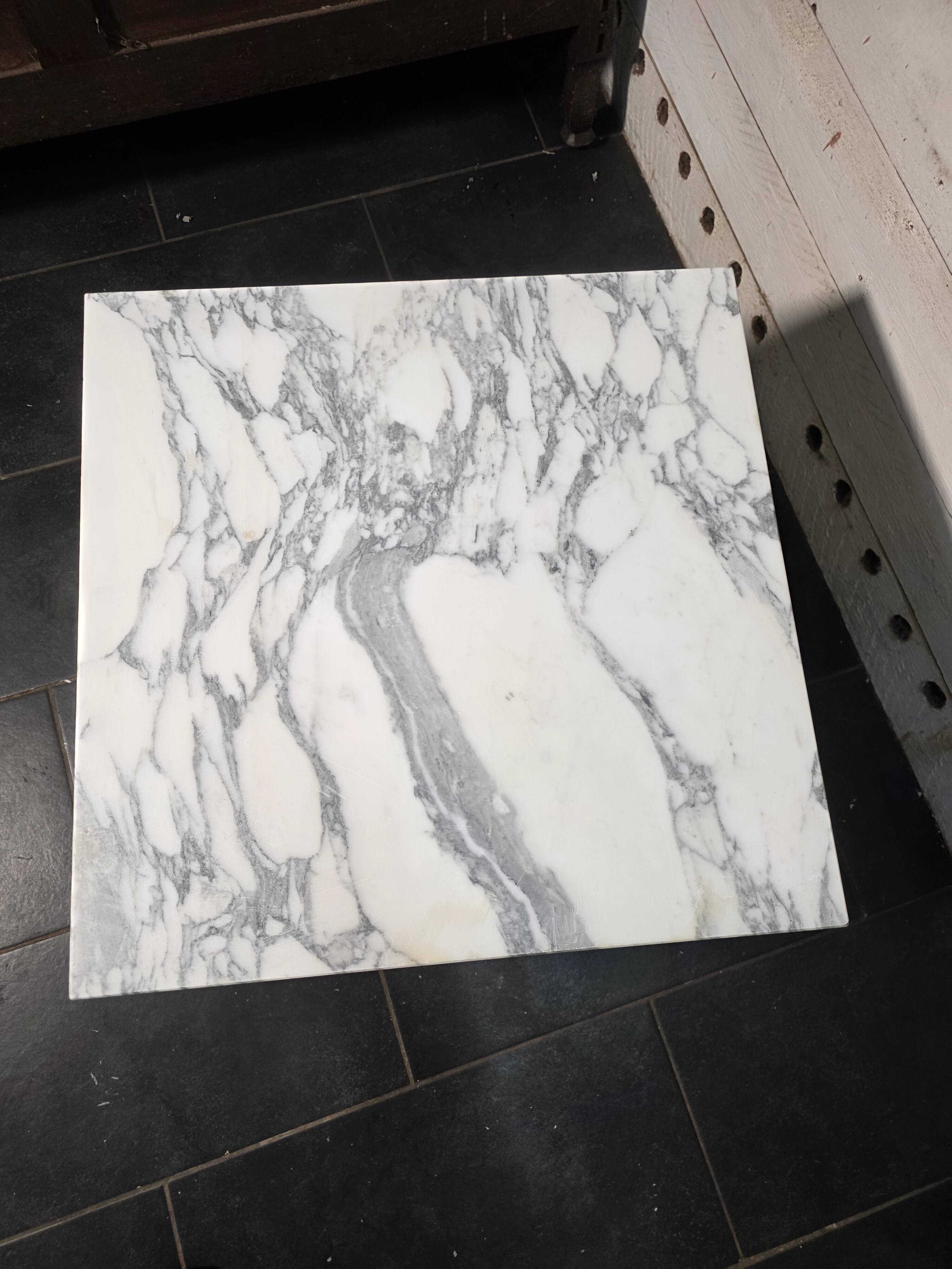 Table basse Roche Bobois en métal chromé dessus marbre,  1970