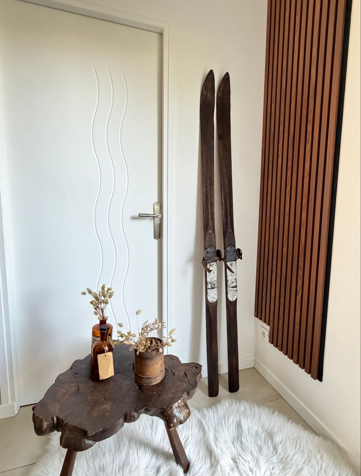 Pair of vintage wooden skis 184cm