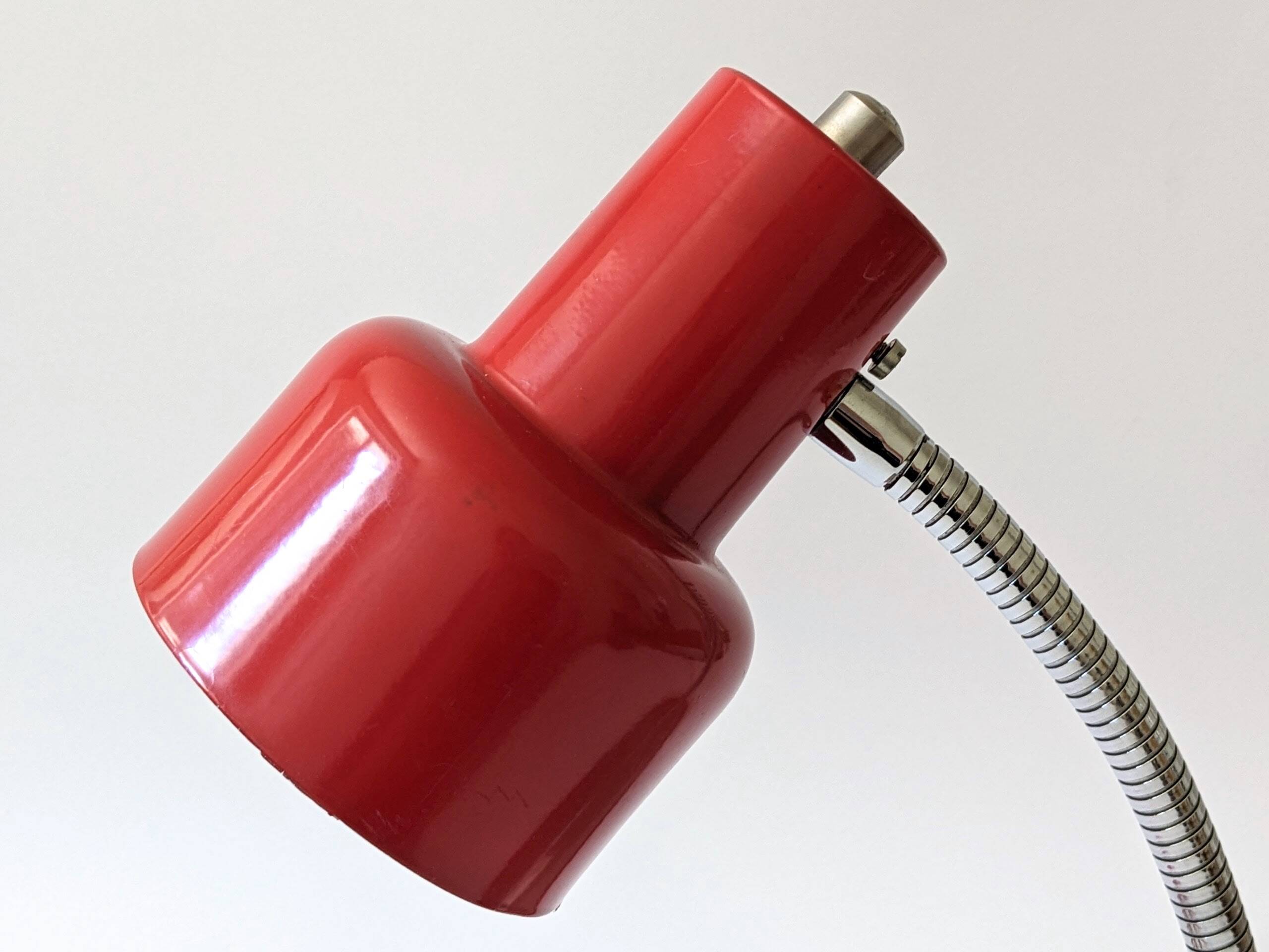 Lampe de bureau Richard Essig rouge et chrome des années 70