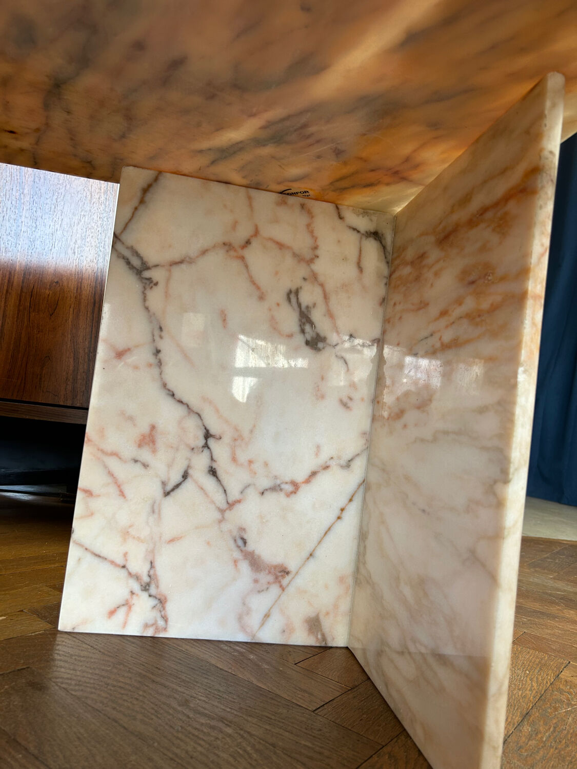 Table basse en marbre design goutte d’eau année 70