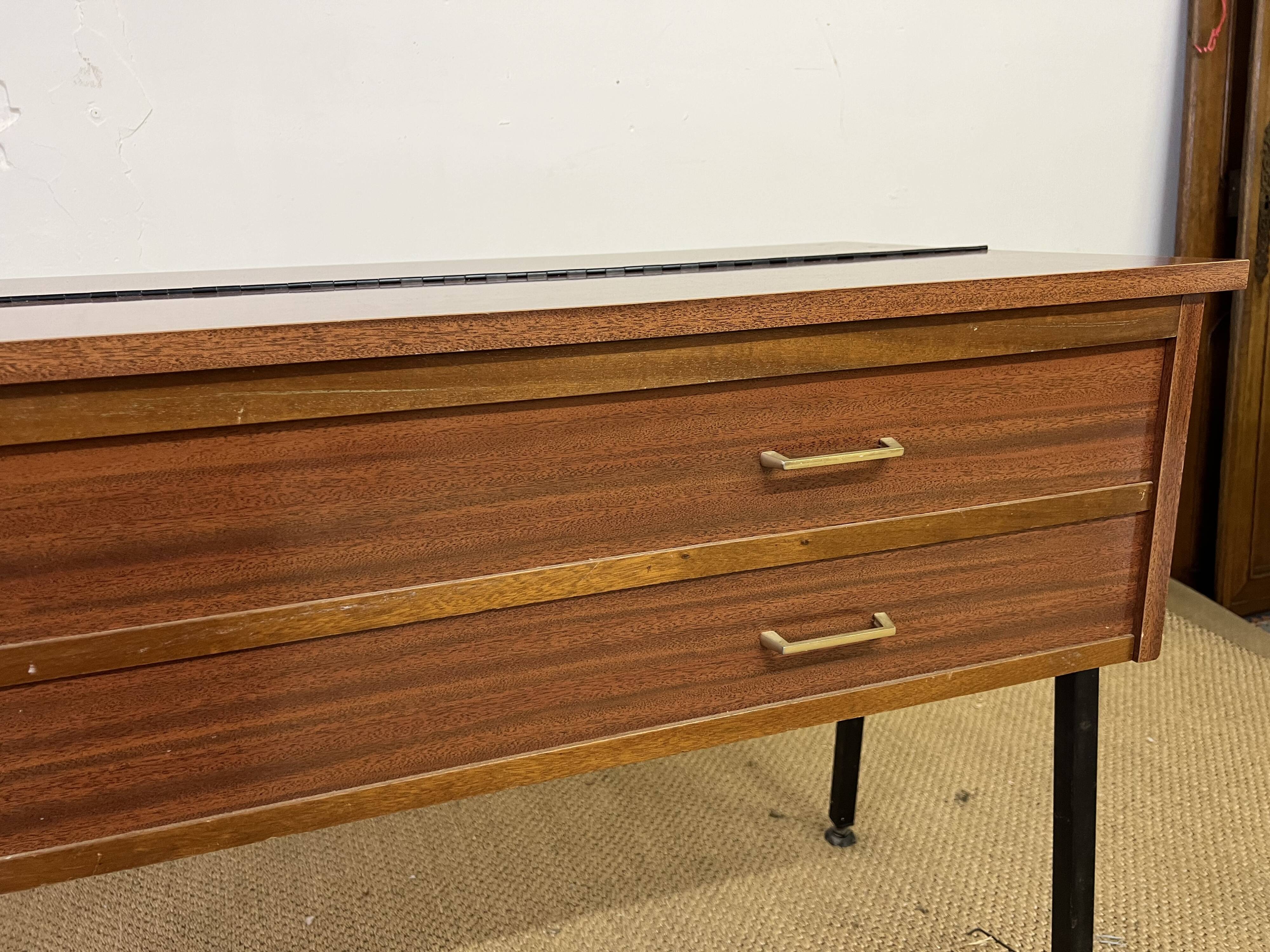 Vintage console old knitter