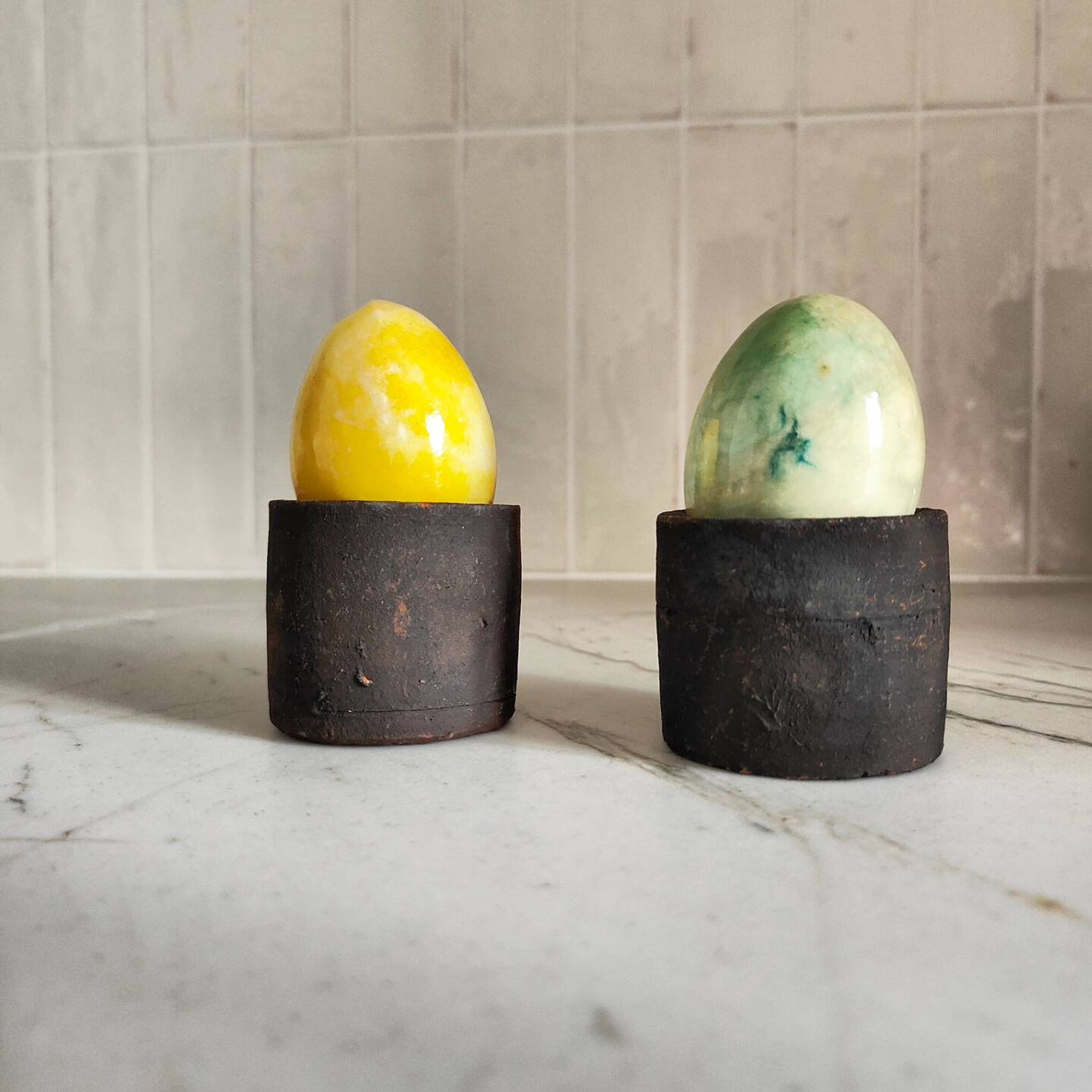 Deux oeufs en albâtre