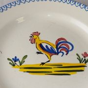 Paire d'assiettes décor coq, Cocorico, en céramique de Saint Clément