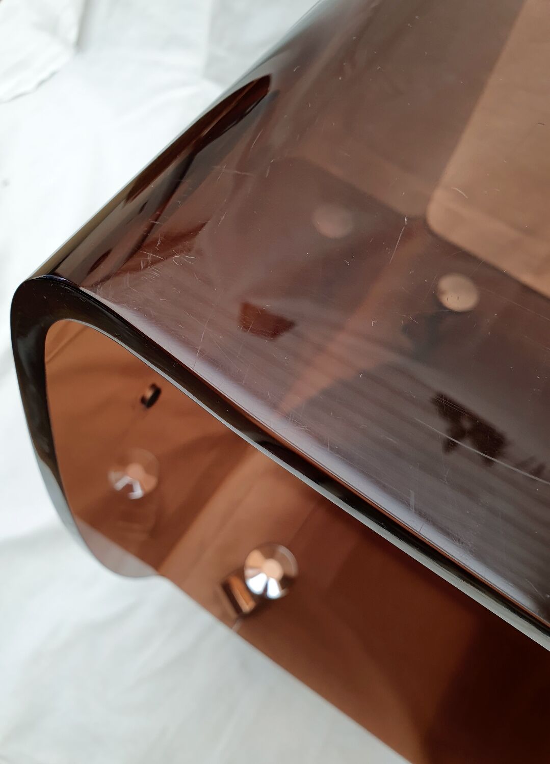 Meuble d'appoint en plexiglas fumé marron