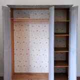 Grey blue wardrobe skated in solid pine