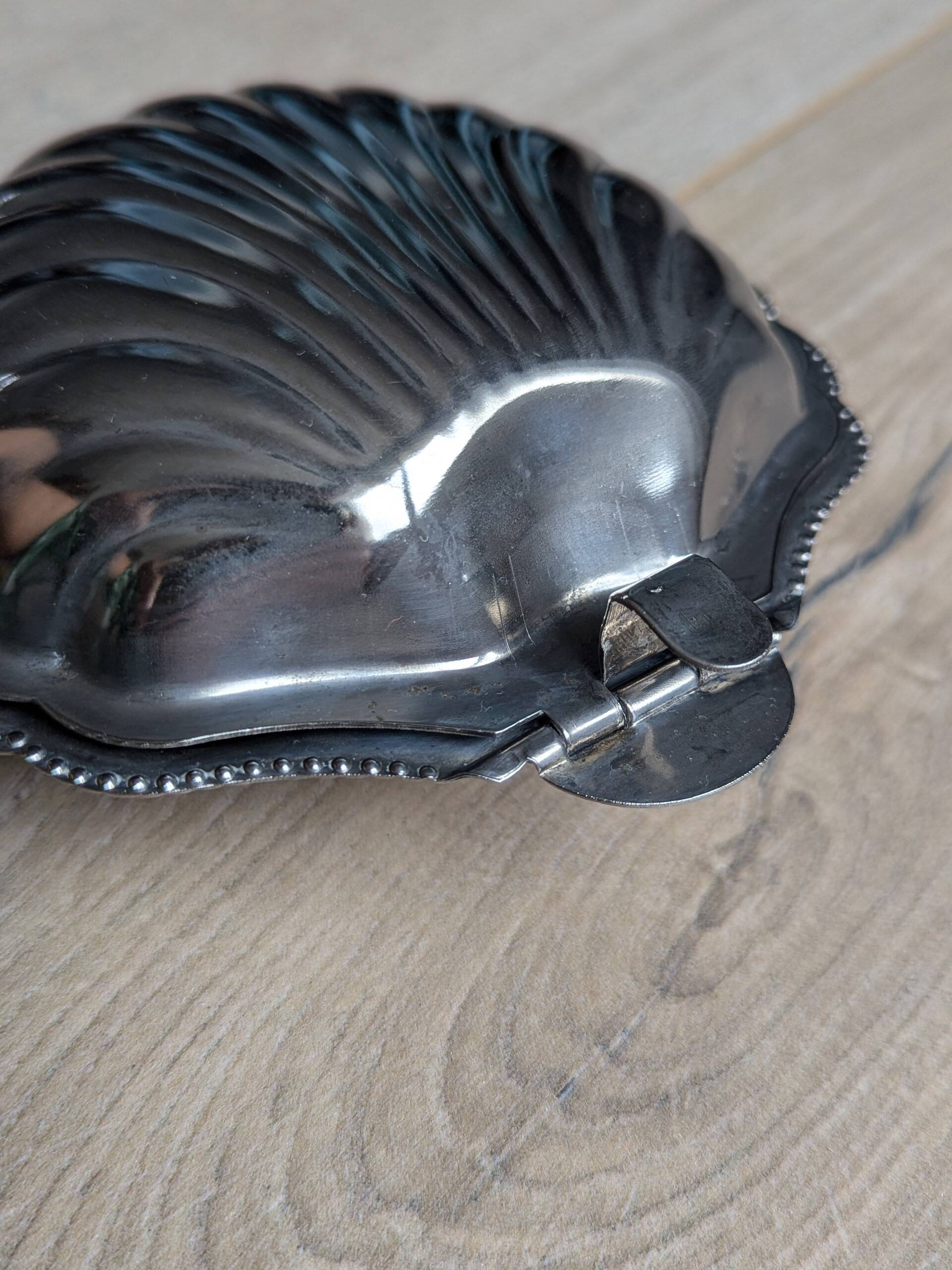 Shell ashtray - scallop shell
