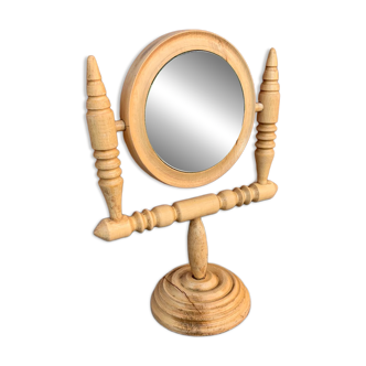 Swivel tabletop mirror in solid blonde pine, turned design from the 1950s, Czech Republic.