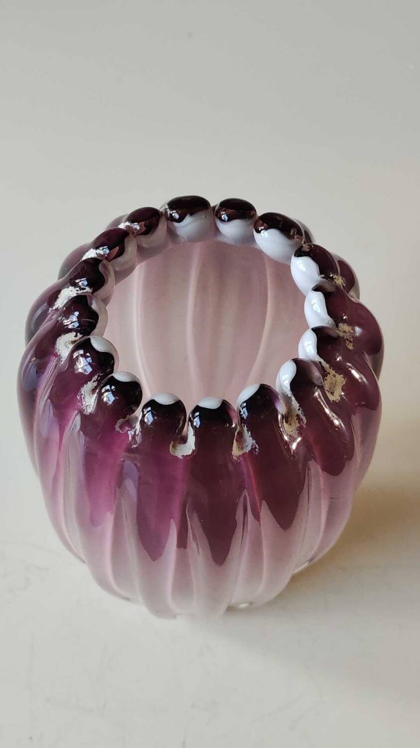 Organic floral vase. Blown glass in pink tones. Seguso Murano style