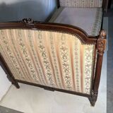 Antique Louis XVI style daybed in carved wood and patterned fabric