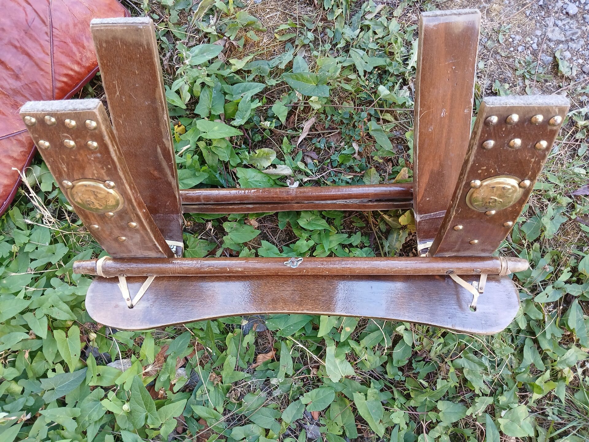 Tabouret égyptien forme selle de chameau