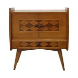 commode vintage à motif damier au design scandinave