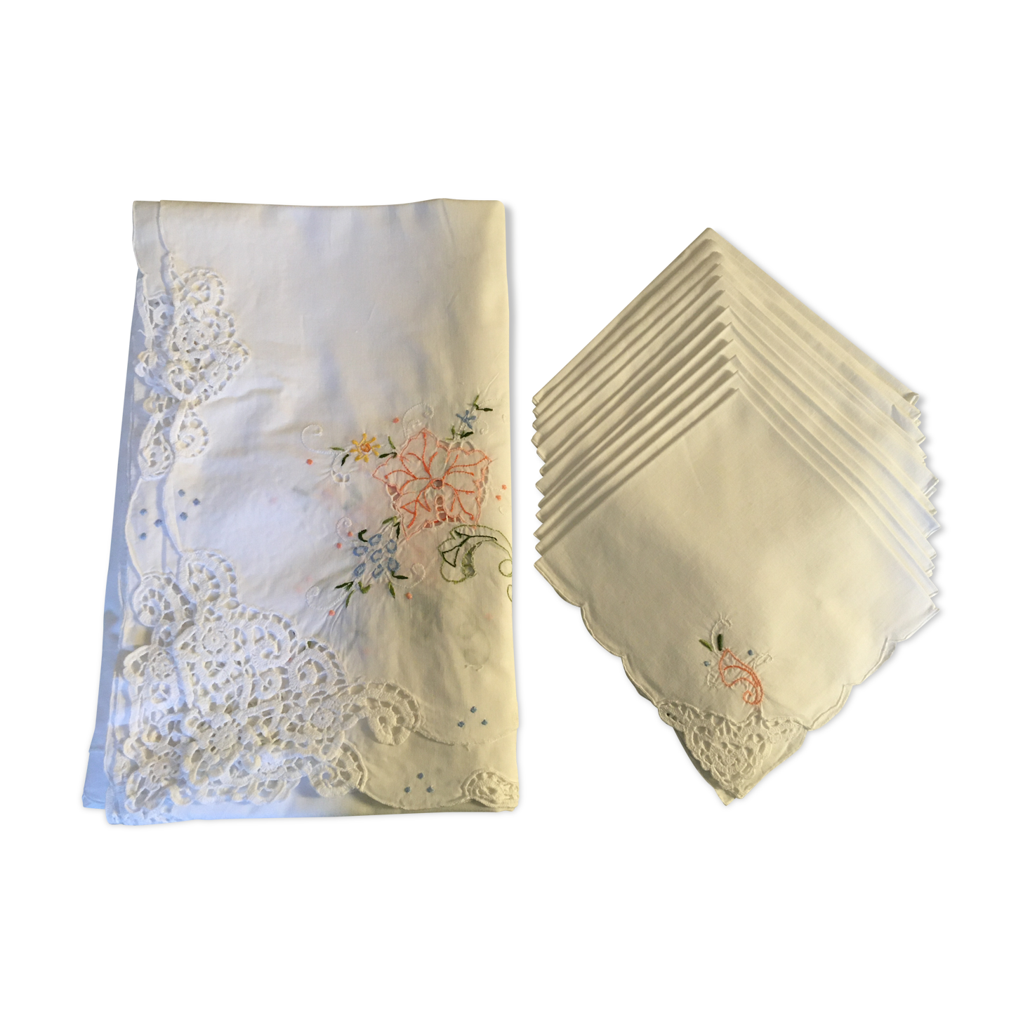 Nappe 160 x 260 ajourée brodée et 12 serviettes
