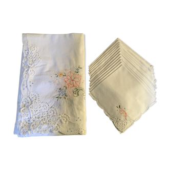 Nappe 160 x 260 ajourée brodée et 12 serviettes