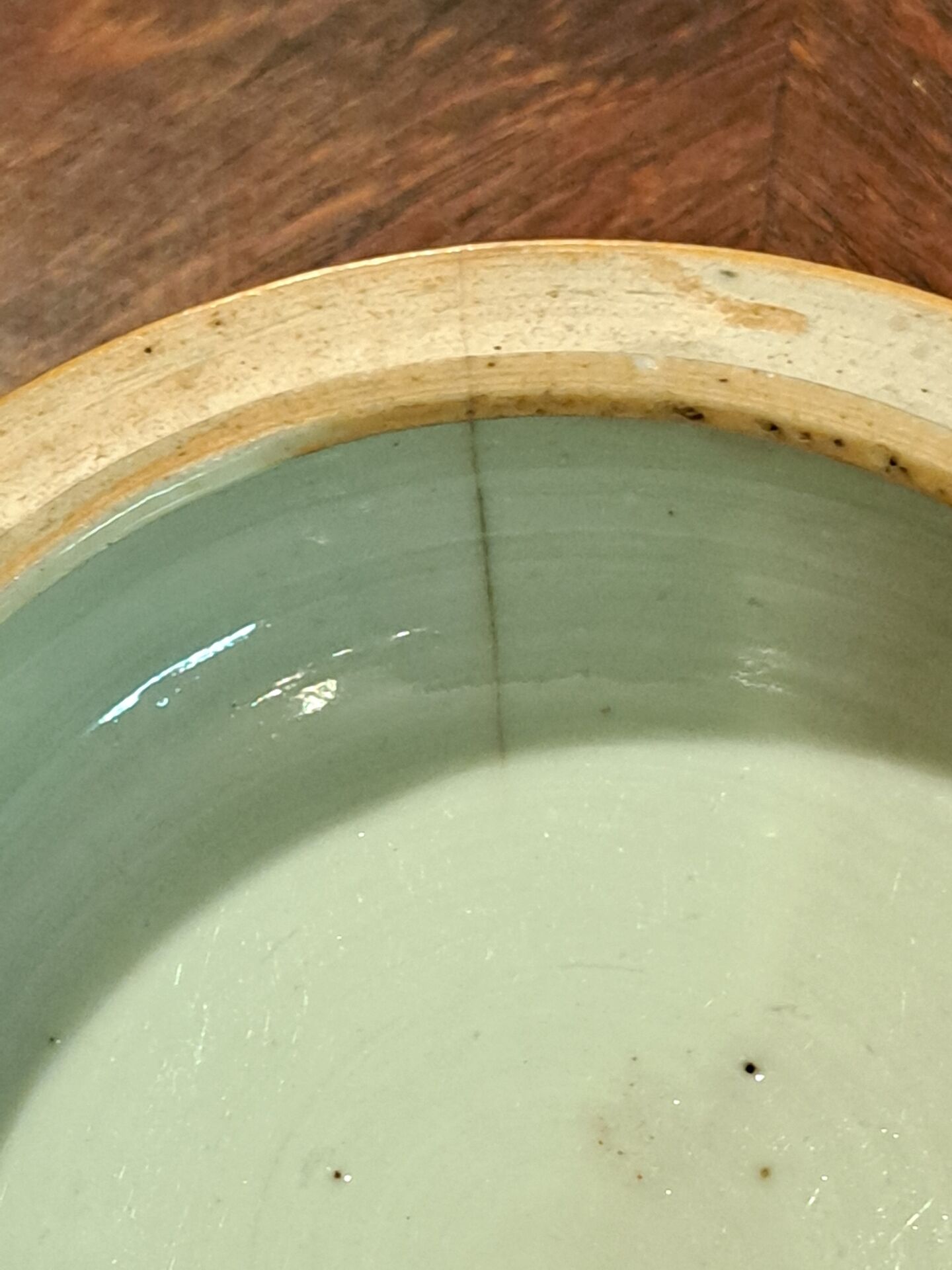 18th-century Chinese pot Qianlong in porcelain