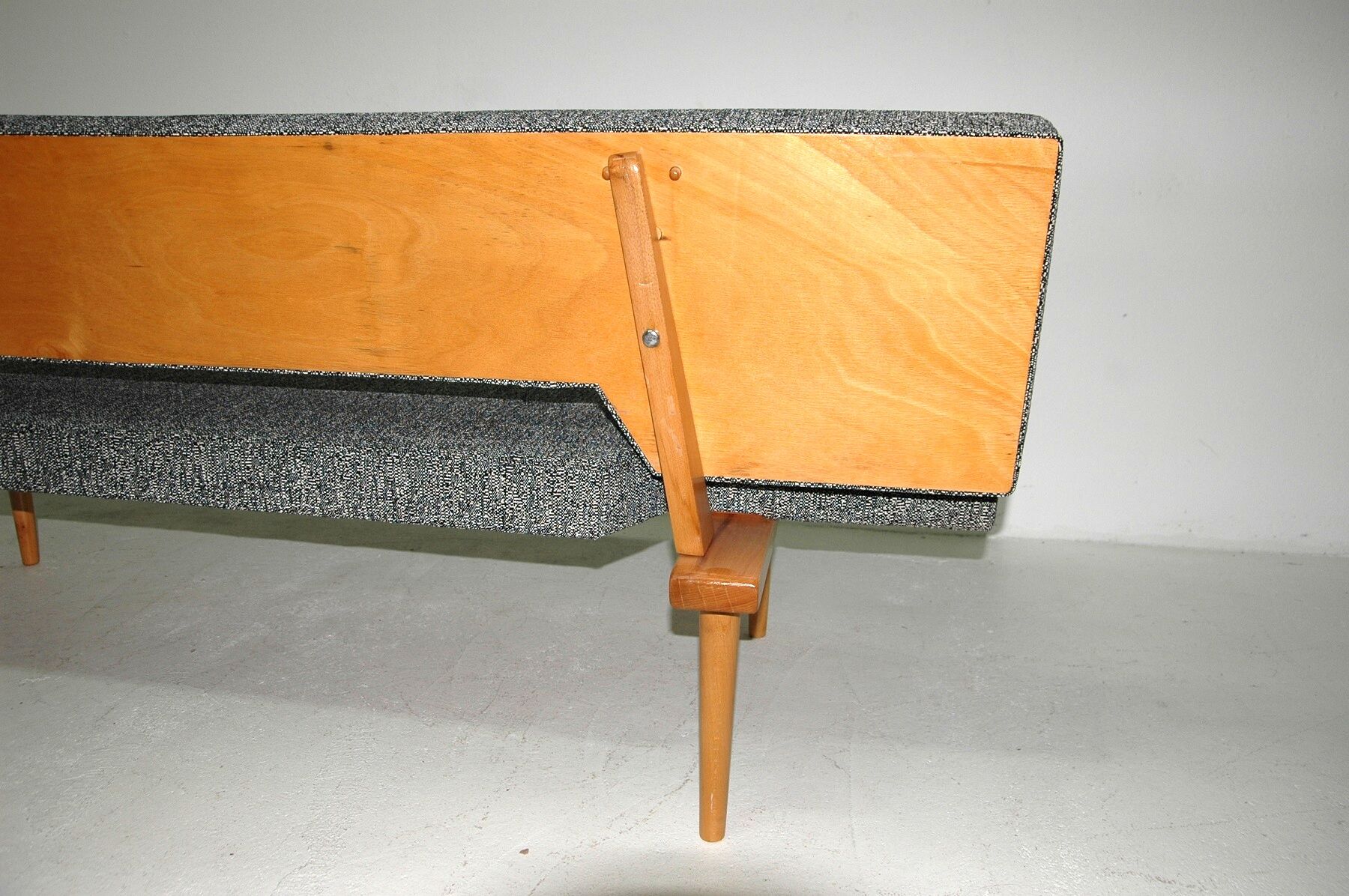 Midcentury sofa by Miroslav Navrátil, 1960s, Czechoslovakia